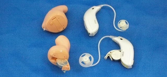 補聴器の電源スイッチ